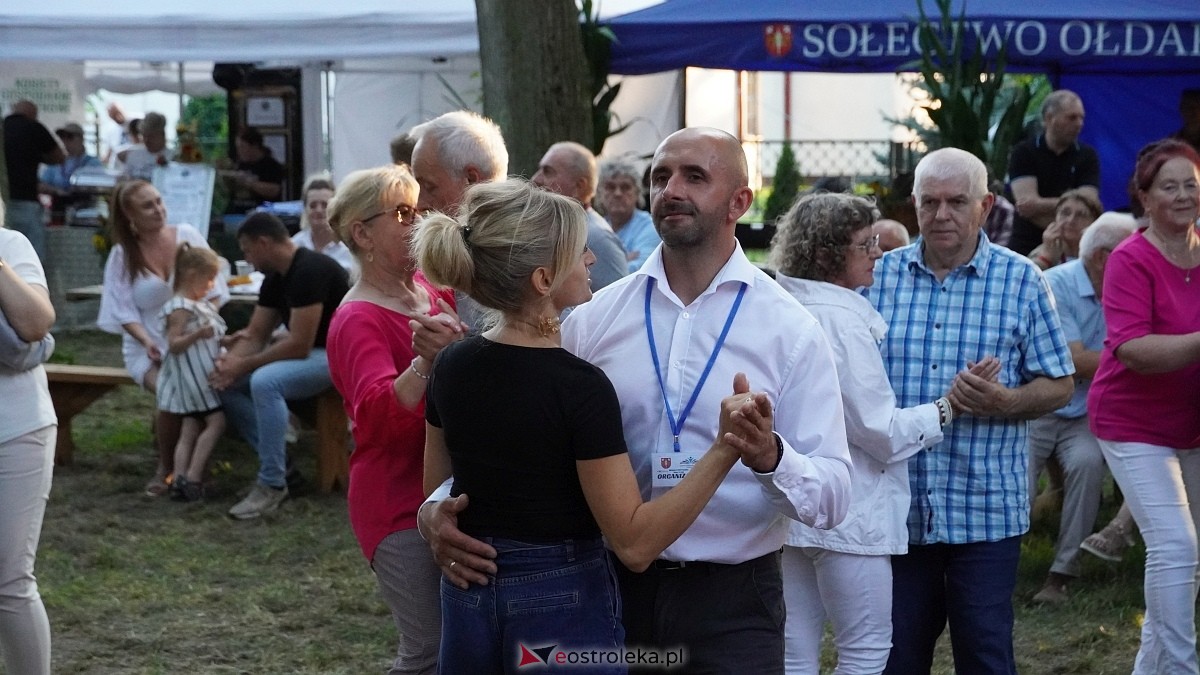 Biesiada Przytulska: Świnia vs Dzik: zabawa przy muzyce zespołu Medium [10.08.2025] - zdjęcie #35 - eOstroleka.pl
