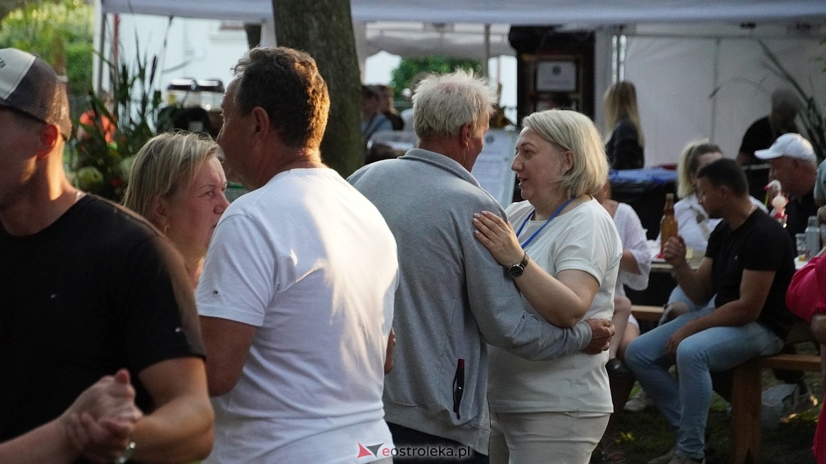 Biesiada Przytulska: Świnia vs Dzik: zabawa przy muzyce zespołu Medium [10.08.2025] - zdjęcie #34 - eOstroleka.pl