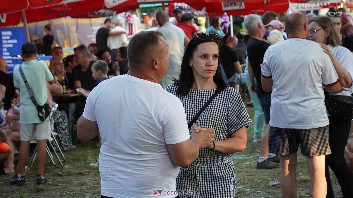 Biesiada Przytulska: Świnia vs Dzik: zabawa przy muzyce zespołu Medium [10.08.2025] - zdjęcie #31 - eOstroleka.pl