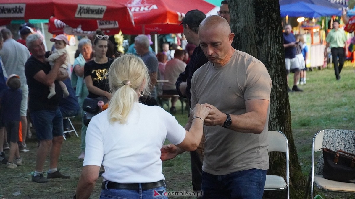 Biesiada Przytulska: Świnia vs Dzik: zabawa przy muzyce zespołu Medium [10.08.2025] - zdjęcie #24 - eOstroleka.pl