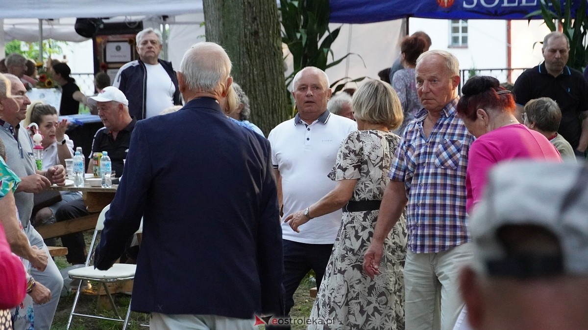 Biesiada Przytulska: Świnia vs Dzik: zabawa przy muzyce zespołu Medium [10.08.2025] - zdjęcie #21 - eOstroleka.pl