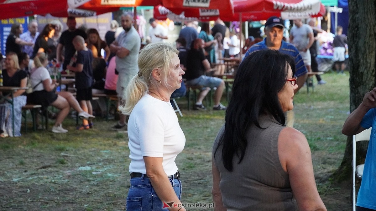 Biesiada Przytulska: Świnia vs Dzik: zabawa przy muzyce zespołu Medium [10.08.2025] - zdjęcie #17 - eOstroleka.pl
