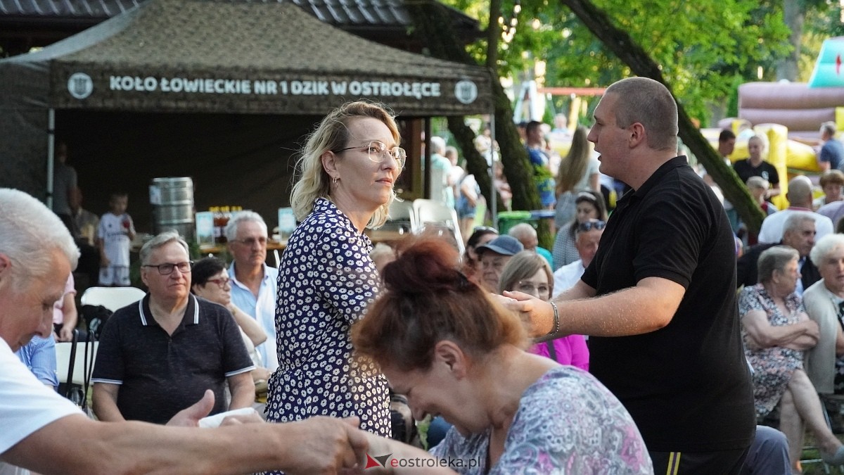 Biesiada Przytulska: Świnia vs Dzik: zabawa przy muzyce zespołu Medium [10.08.2025] - zdjęcie #15 - eOstroleka.pl