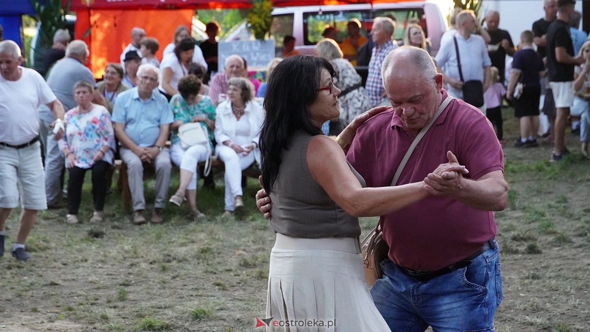 Biesiada Przytulska: Świnia vs Dzik: zabawa przy muzyce zespołu Medium [10.08.2025] - zdjęcie #5 - eOstroleka.pl