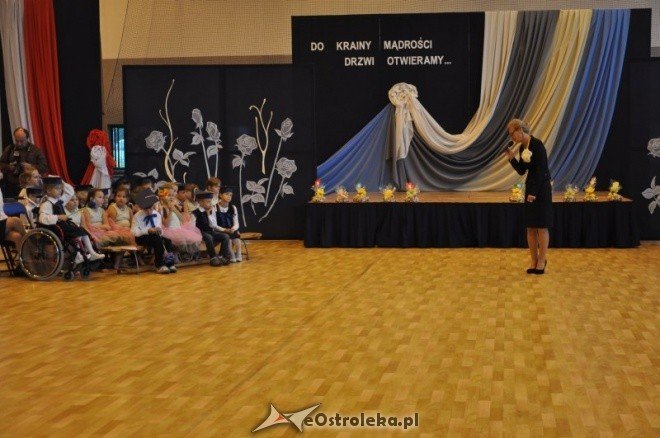 Szkoła Podstawowa nr 10: Pasowanie pierwszoklasistów na uczniów (14.X.2011) - zdjęcie #15 - eOstroleka.pl