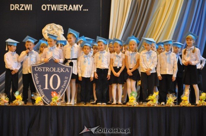 Szkoła Podstawowa nr 10: Pasowanie pierwszoklasistów na uczniów (14.X.2011) - zdjęcie #20 - eOstroleka.pl