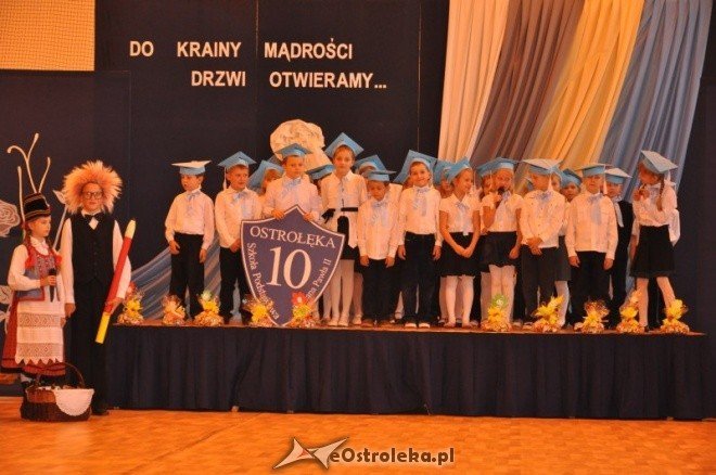 Szkoła Podstawowa nr 10: Pasowanie pierwszoklasistów na uczniów (14.X.2011) - zdjęcie #21 - eOstroleka.pl