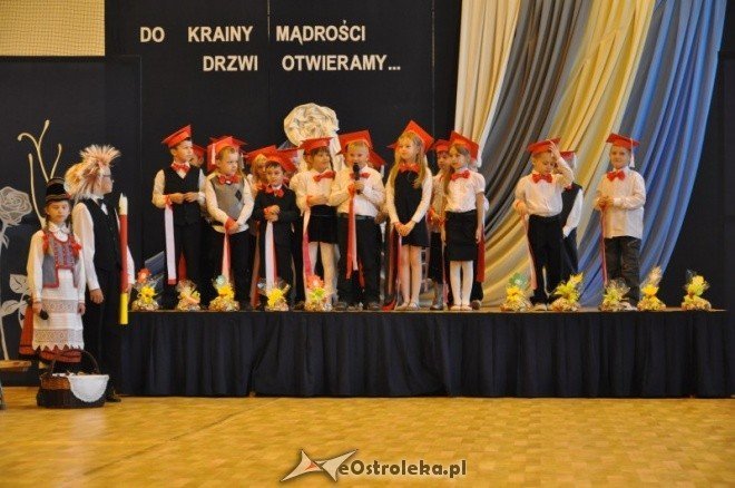 Szkoła Podstawowa nr 10: Pasowanie pierwszoklasistów na uczniów (14.X.2011) - zdjęcie #22 - eOstroleka.pl