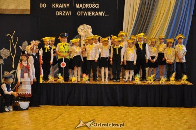 Szkoła Podstawowa nr 10: Pasowanie pierwszoklasistów na uczniów (14.X.2011) - zdjęcie #25 - eOstroleka.pl