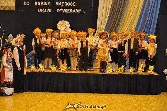 Szkoła Podstawowa nr 10: Pasowanie pierwszoklasistów na uczniów (14.X.2011) - zdjęcie #26 - eOstroleka.pl