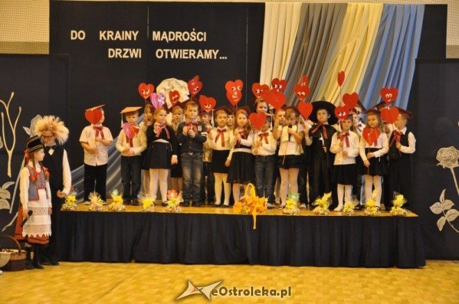 Szkoła Podstawowa nr 10: Pasowanie pierwszoklasistów na uczniów (14.X.2011) - zdjęcie #28 - eOstroleka.pl