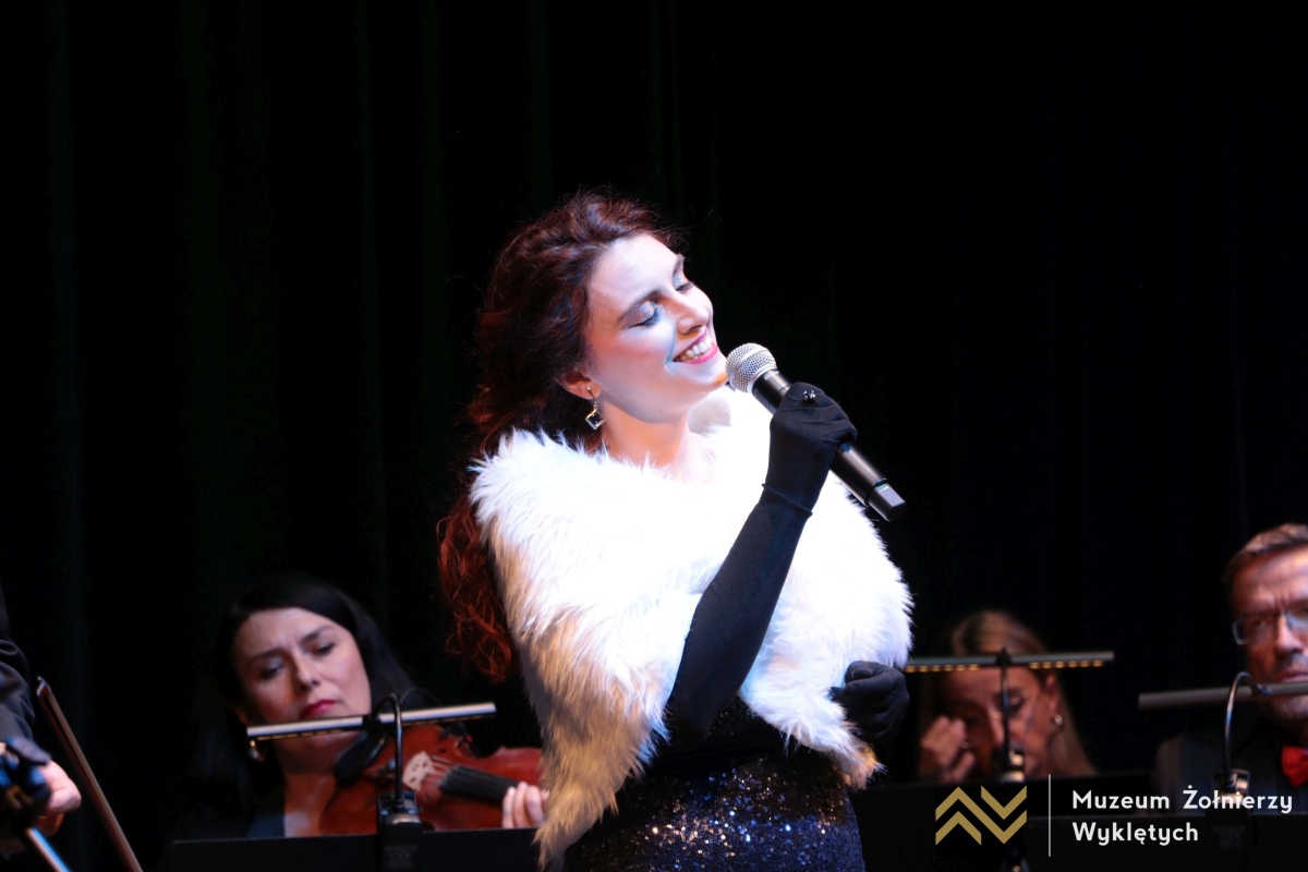 Koncert „Jeszcze nie zginęła…” w MŻW [17.08.2025] - zdjęcie #49 - eOstroleka.pl
