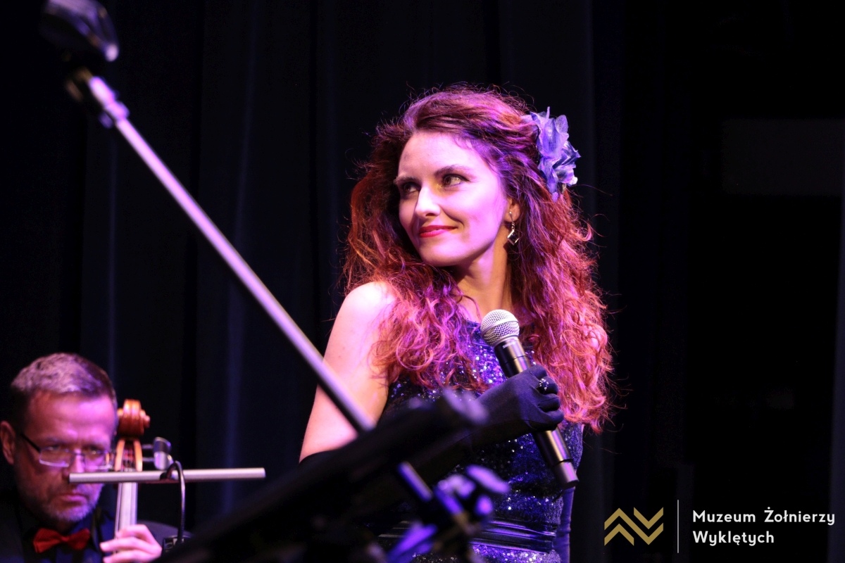 Koncert „Jeszcze nie zginęła…” w MŻW [17.08.2025] - zdjęcie #43 - eOstroleka.pl
