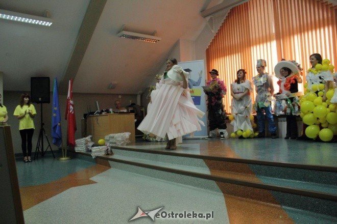 Pokaz mody niekonwencjonalnej ŻAK (15.10.2011) - zdjęcie #23 - eOstroleka.pl