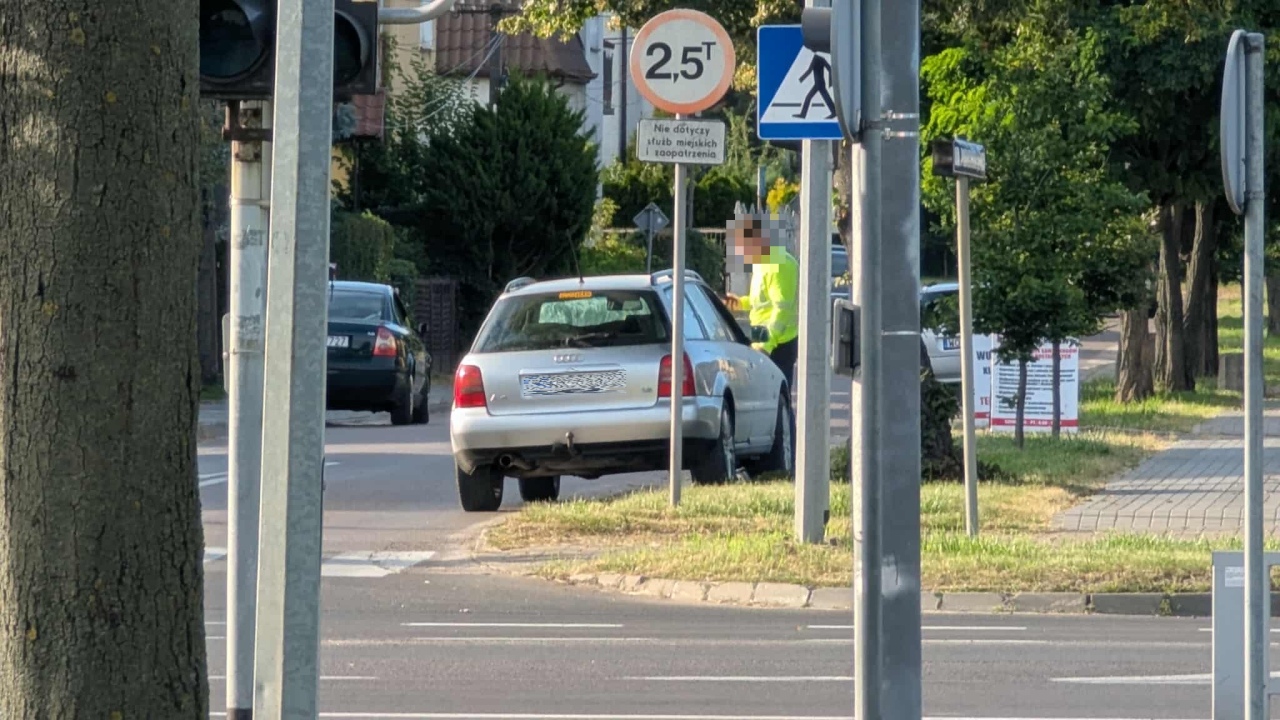 Pożar samochodu ul. Traugutta [21.08.2025] - zdjęcie #1 - eOstroleka.pl