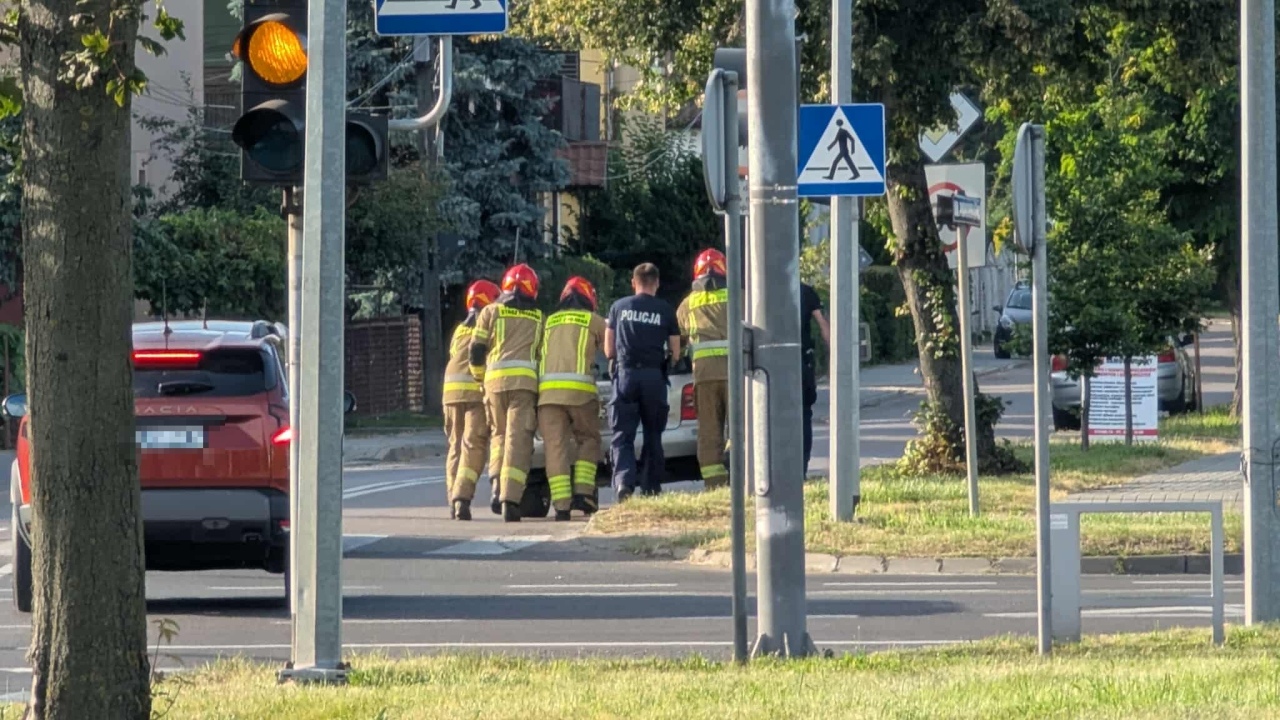 Pożar samochodu ul. Traugutta [21.08.2025] - zdjęcie #5 - eOstroleka.pl