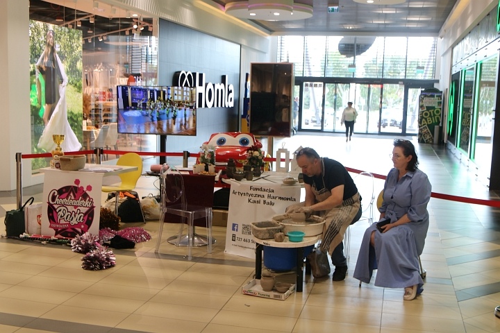 Targi zajęć pozalekcyjnych w Ostrołęce [23.08.2025] - zdjęcie #24 - eOstroleka.pl