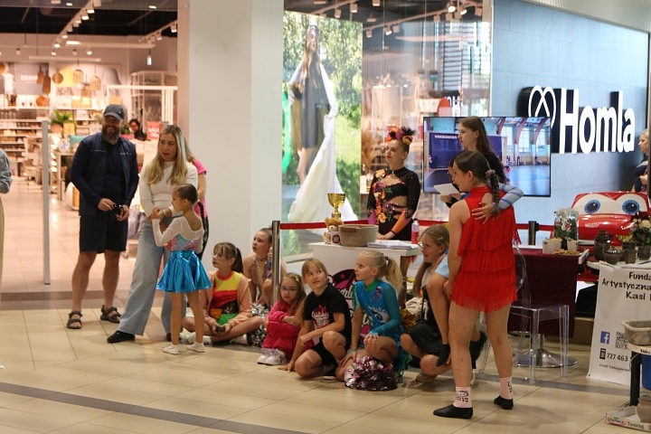 Targi zajęć pozalekcyjnych w Ostrołęce [23.08.2025] - zdjęcie #1 - eOstroleka.pl