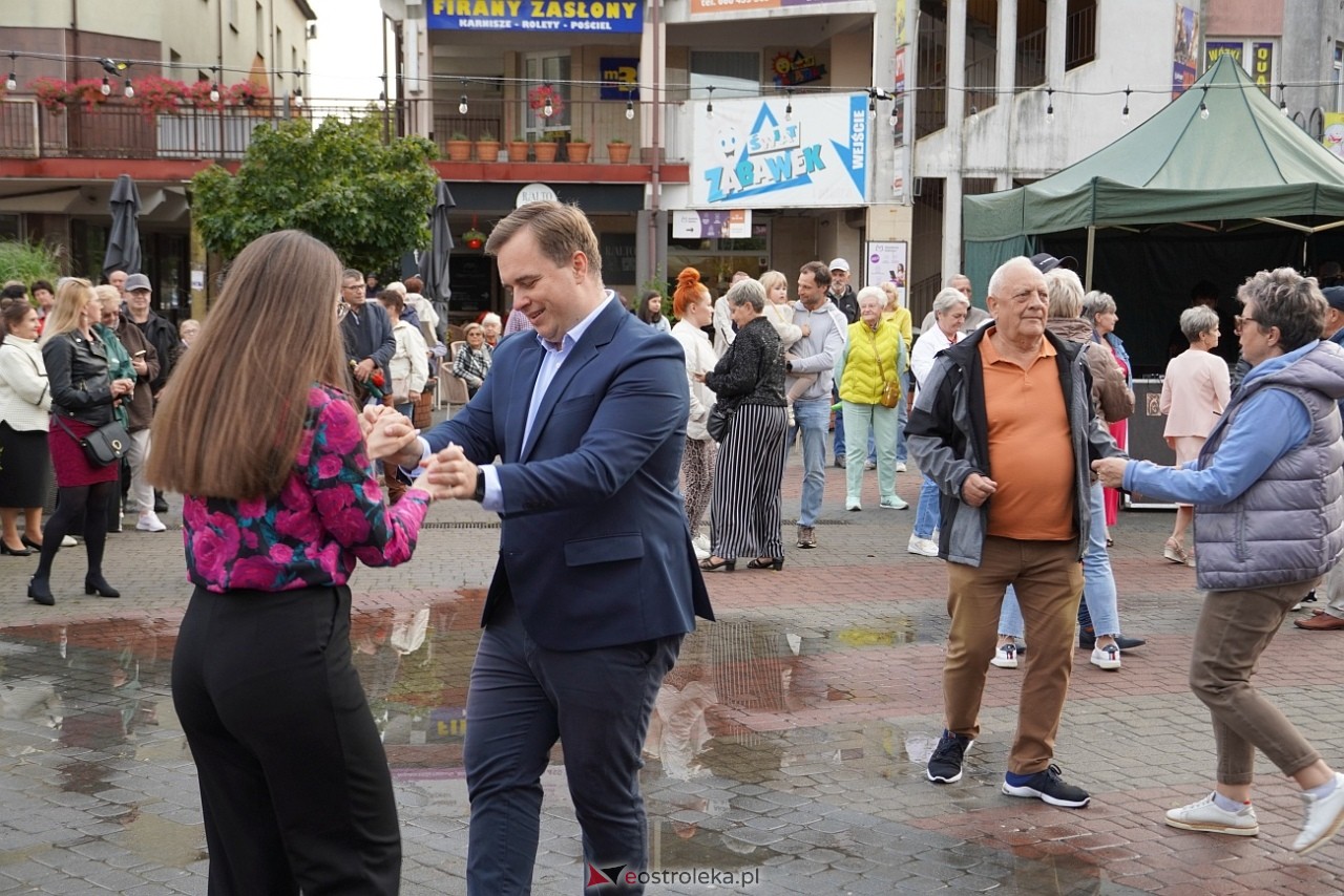 Potańcówka na Placu Wolności w Ostrołęce [24.08.2025] - zdjęcie #101 - eOstroleka.pl