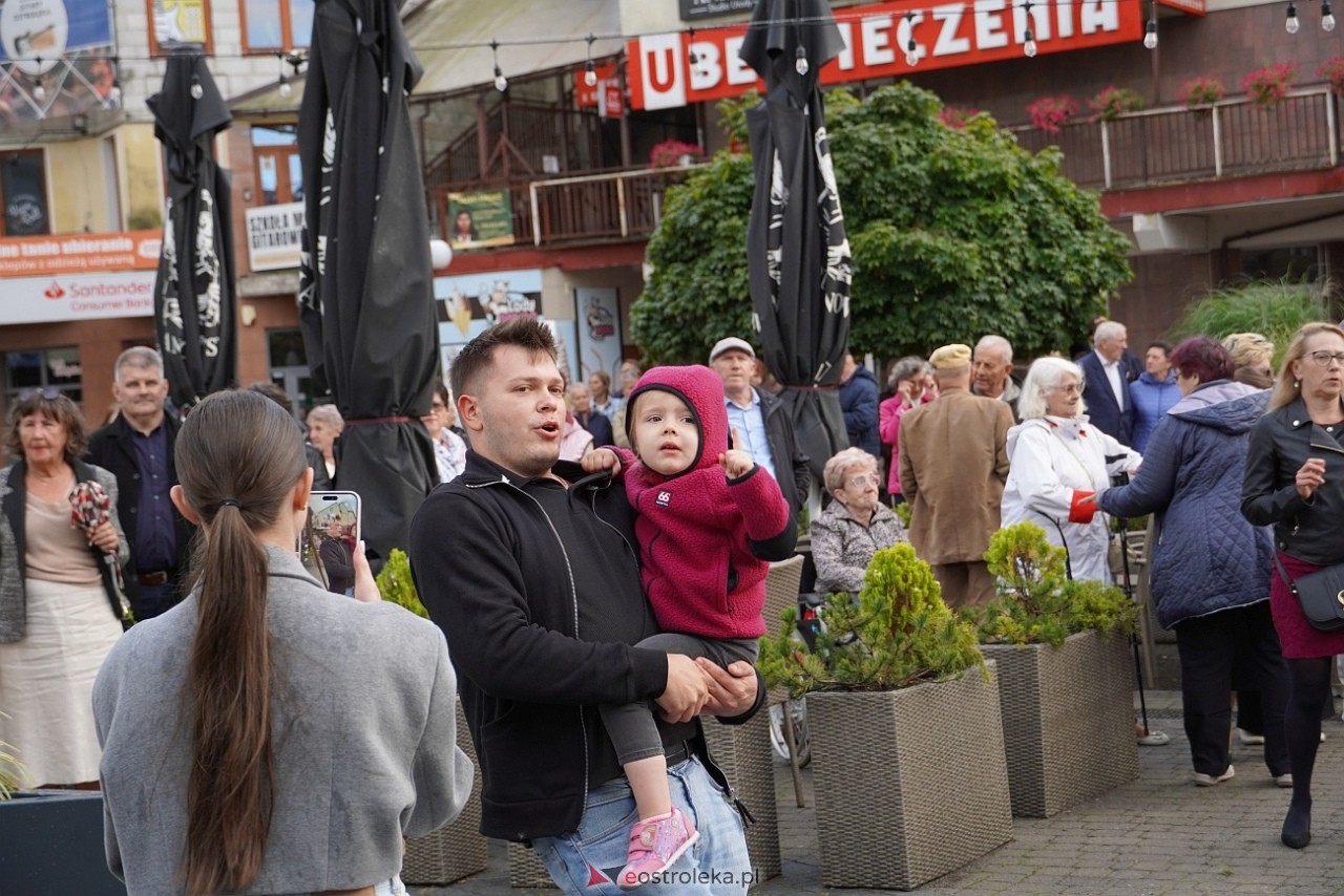 Potańcówka na Placu Wolności w Ostrołęce [24.08.2025] - zdjęcie #99 - eOstroleka.pl