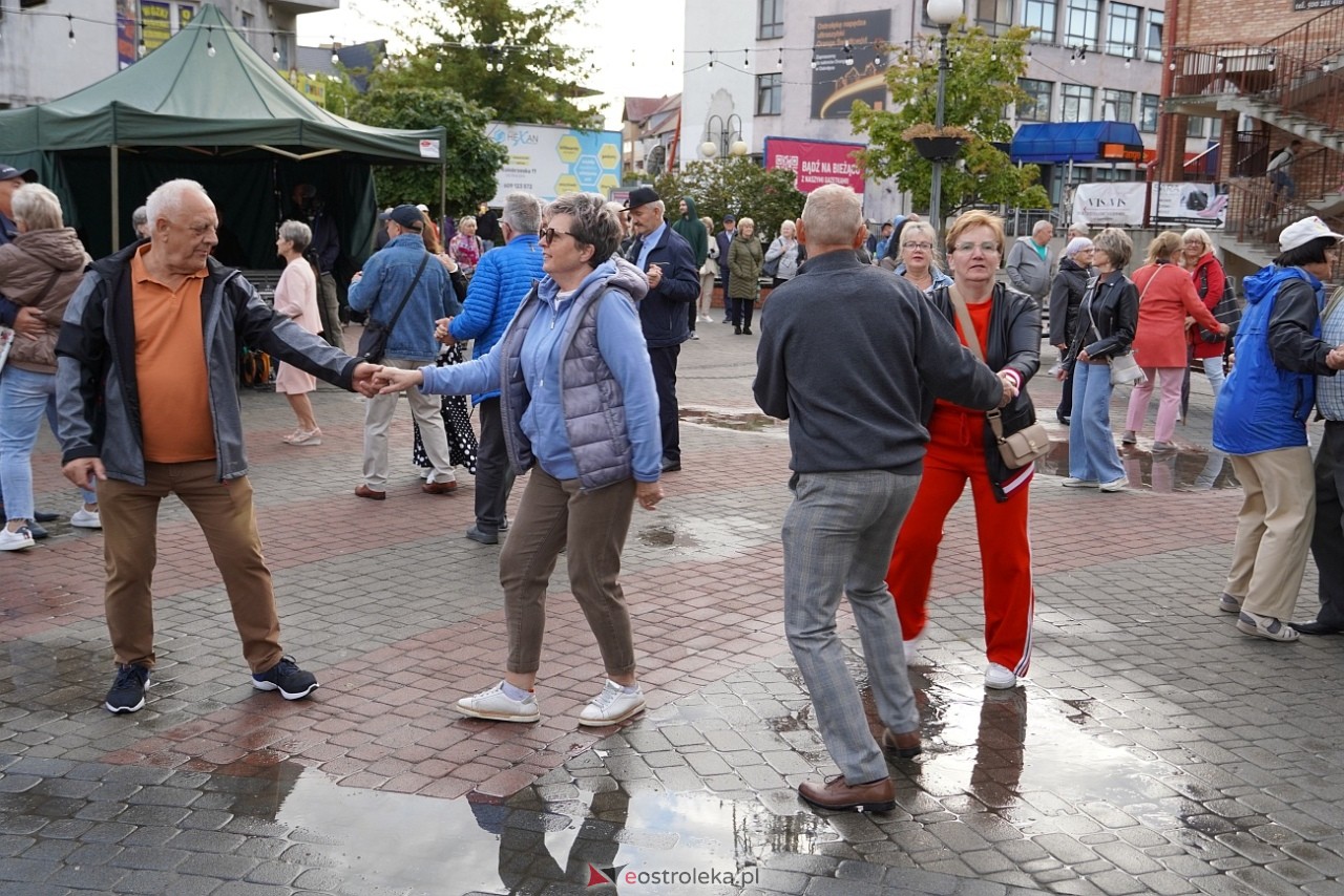 Potańcówka na Placu Wolności w Ostrołęce [24.08.2025] - zdjęcie #96 - eOstroleka.pl