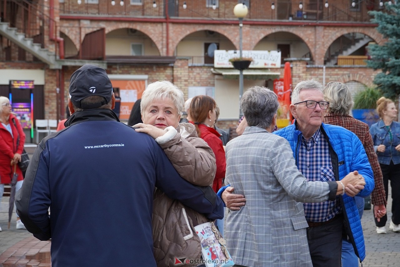 Potańcówka na Placu Wolności w Ostrołęce [24.08.2025] - zdjęcie #94 - eOstroleka.pl