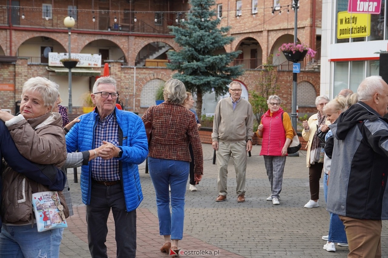 Potańcówka na Placu Wolności w Ostrołęce [24.08.2025] - zdjęcie #93 - eOstroleka.pl