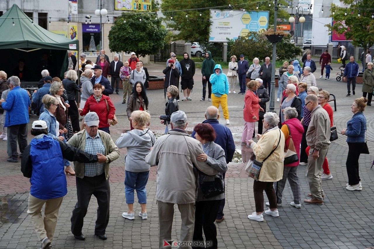 Potańcówka na Placu Wolności w Ostrołęce [24.08.2025] - zdjęcie #90 - eOstroleka.pl