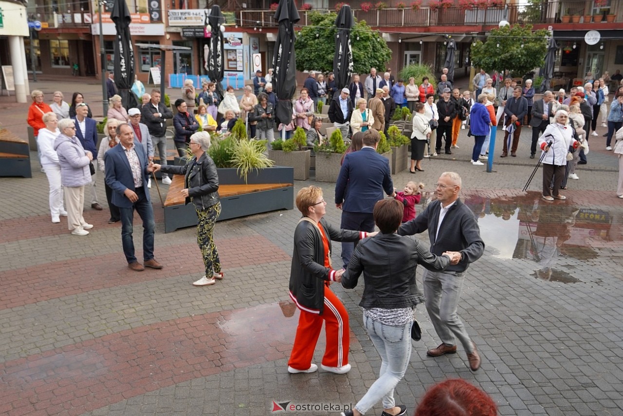 Potańcówka na Placu Wolności w Ostrołęce [24.08.2025] - zdjęcie #86 - eOstroleka.pl