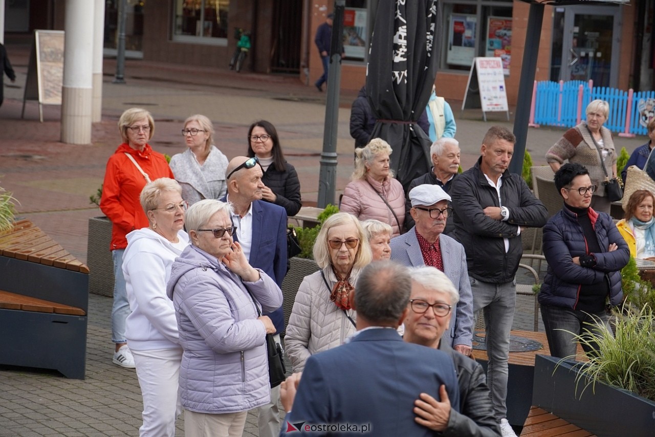 Potańcówka na Placu Wolności w Ostrołęce [24.08.2025] - zdjęcie #82 - eOstroleka.pl