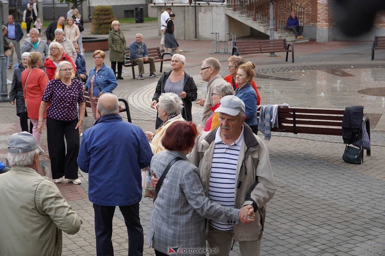 Potańcówka na Placu Wolności w Ostrołęce [24.08.2025] - zdjęcie #80 - eOstroleka.pl
