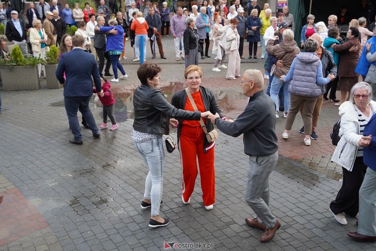 Potańcówka na Placu Wolności w Ostrołęce [24.08.2025] - zdjęcie #78 - eOstroleka.pl