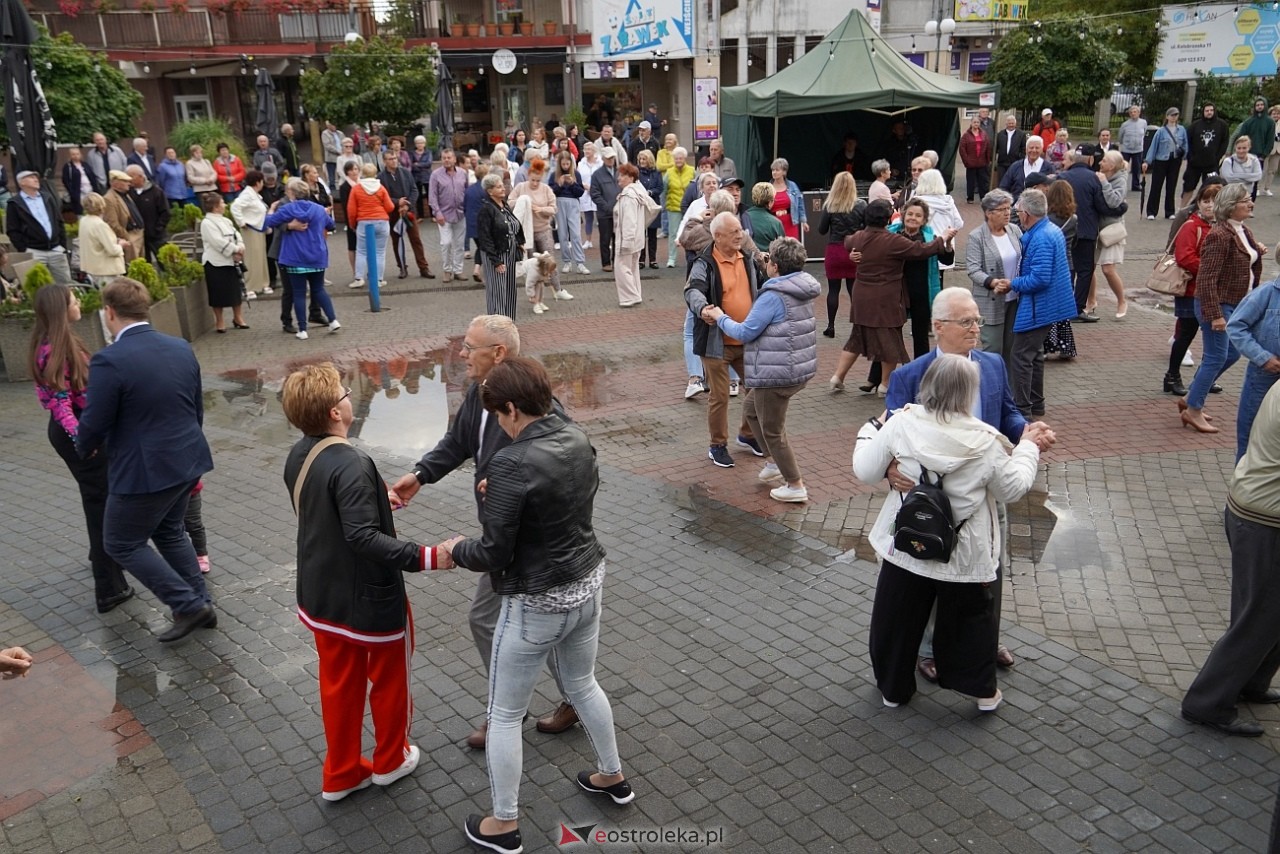Potańcówka na Placu Wolności w Ostrołęce [24.08.2025] - zdjęcie #76 - eOstroleka.pl