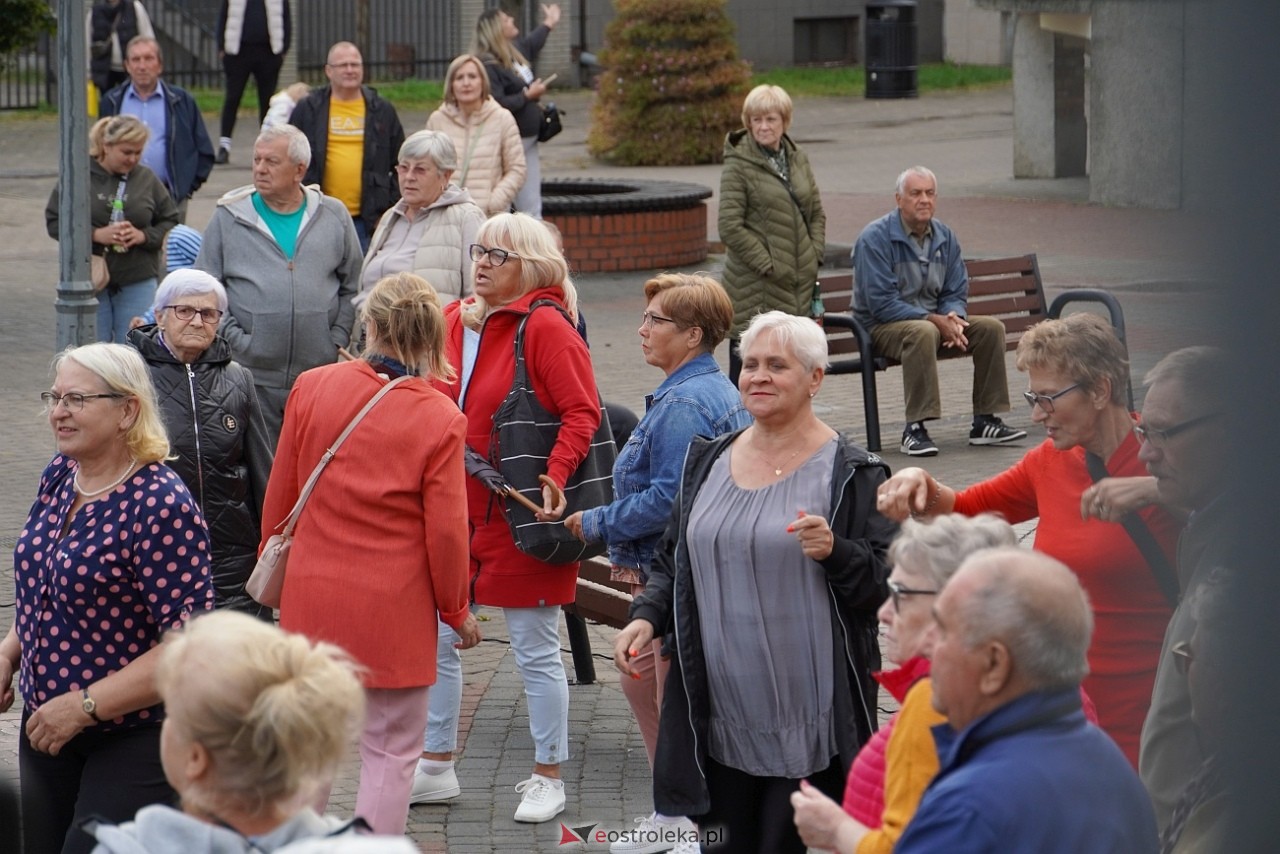 Potańcówka na Placu Wolności w Ostrołęce [24.08.2025] - zdjęcie #74 - eOstroleka.pl