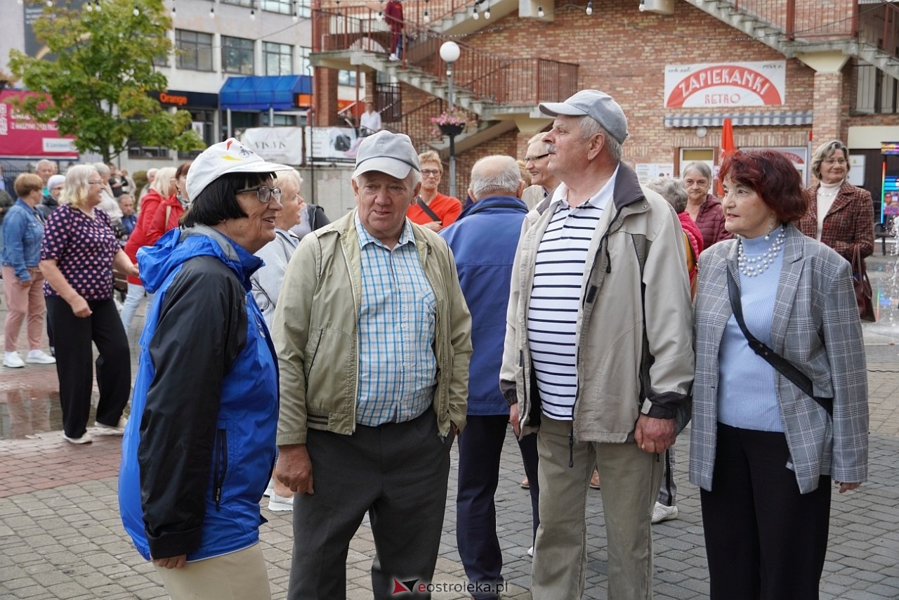 Potańcówka na Placu Wolności w Ostrołęce [24.08.2025] - zdjęcie #72 - eOstroleka.pl