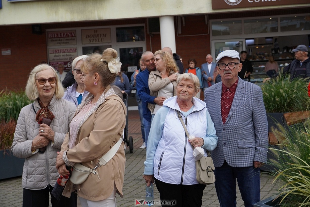 Potańcówka na Placu Wolności w Ostrołęce [24.08.2025] - zdjęcie #60 - eOstroleka.pl
