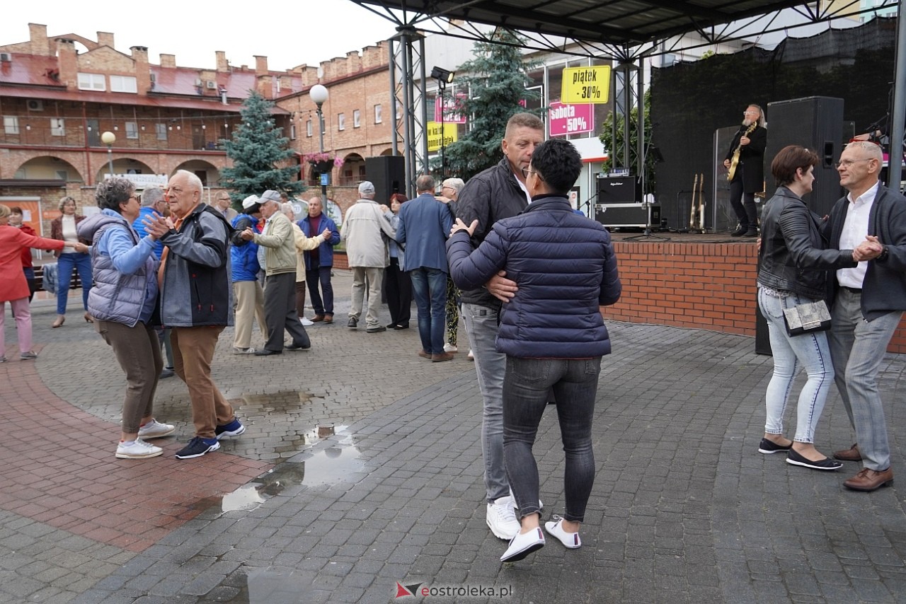 Potańcówka na Placu Wolności w Ostrołęce [24.08.2025] - zdjęcie #55 - eOstroleka.pl