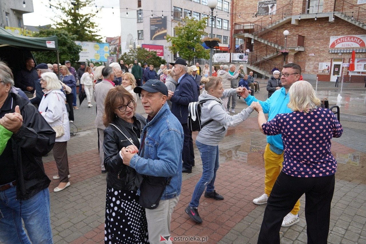 Potańcówka na Placu Wolności w Ostrołęce [24.08.2025] - zdjęcie #52 - eOstroleka.pl