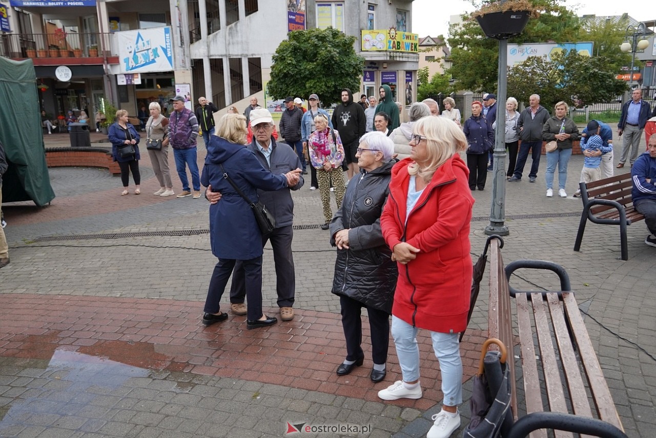 Potańcówka na Placu Wolności w Ostrołęce [24.08.2025] - zdjęcie #47 - eOstroleka.pl