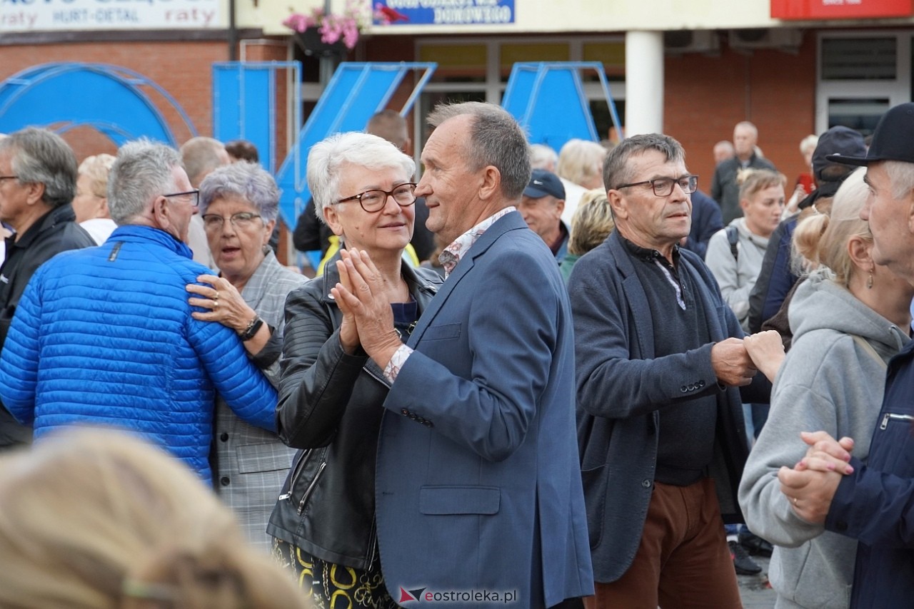 Potańcówka na Placu Wolności w Ostrołęce [24.08.2025] - zdjęcie #39 - eOstroleka.pl