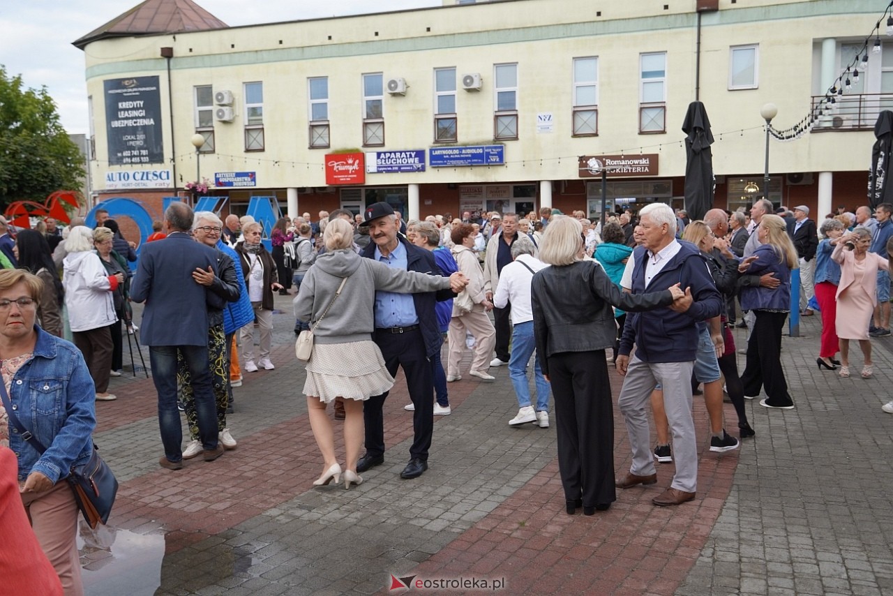 Potańcówka na Placu Wolności w Ostrołęce [24.08.2025] - zdjęcie #28 - eOstroleka.pl