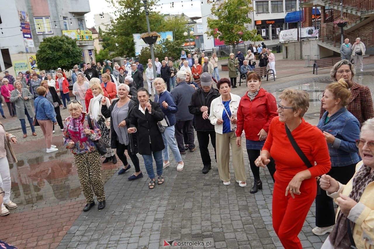 Potańcówka na Placu Wolności w Ostrołęce [24.08.2025] - zdjęcie #21 - eOstroleka.pl
