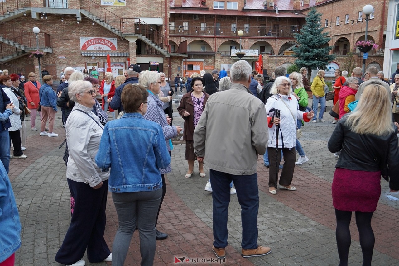 Potańcówka na Placu Wolności w Ostrołęce [24.08.2025] - zdjęcie #11 - eOstroleka.pl