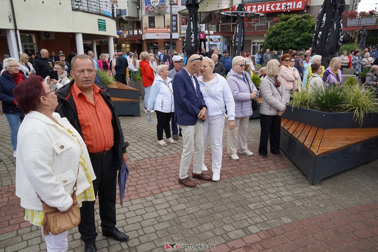 Potańcówka na Placu Wolności w Ostrołęce [24.08.2025] - zdjęcie #9 - eOstroleka.pl
