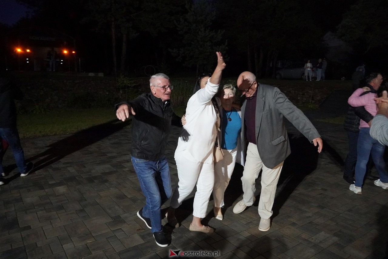 Potańcówka odpustowa Koła Gospodyń Wiejskich w Kurpiach Dworskich i Szlacheckich [24.08.2025] - zdjęcie #13 - eOstroleka.pl