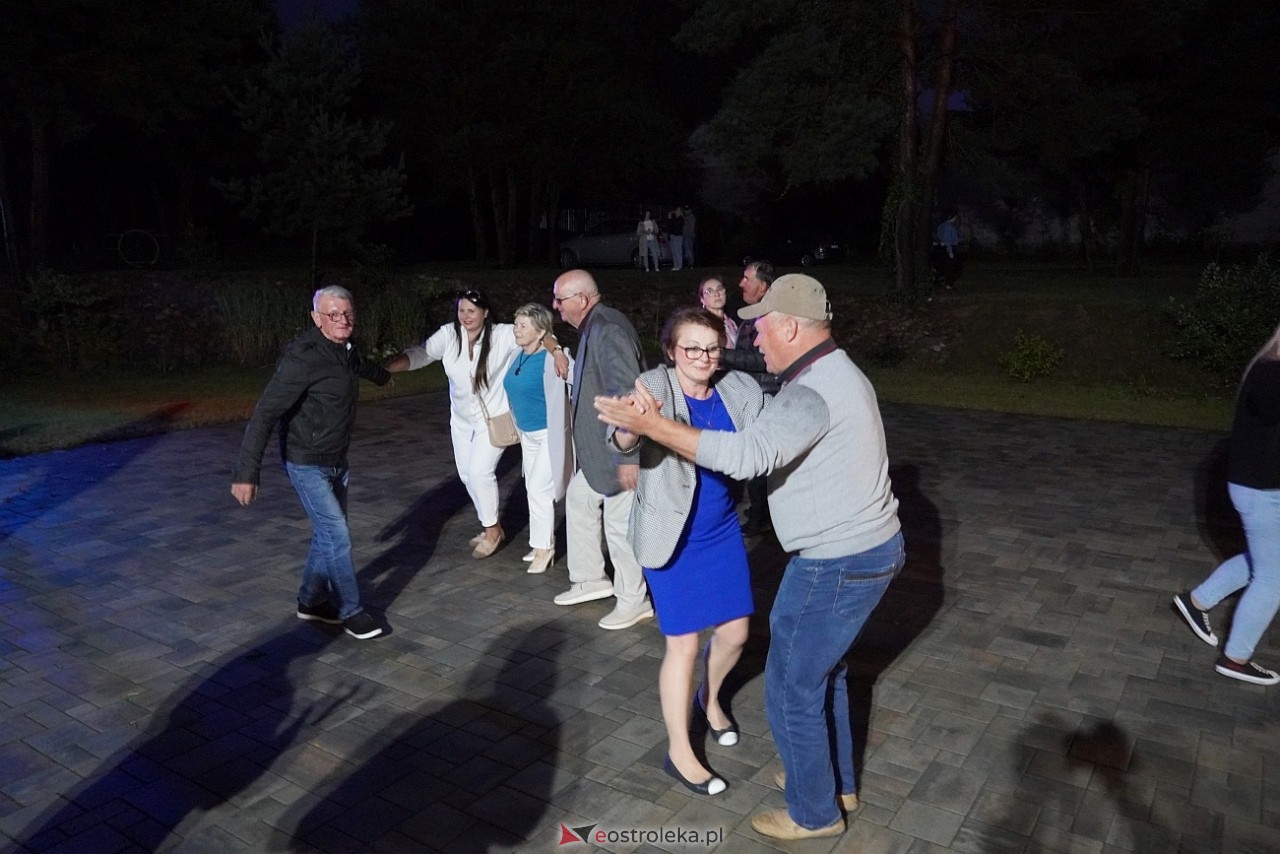 Potańcówka odpustowa Koła Gospodyń Wiejskich w Kurpiach Dworskich i Szlacheckich [24.08.2025] - zdjęcie #12 - eOstroleka.pl