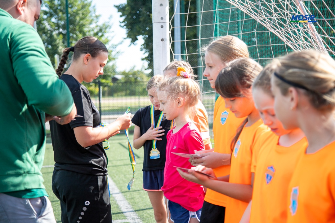 Wakacyjne treningi piłki ręcznej dziewcząt - fot. MOSIR Ostrołęka - zdjęcie #15 - eOstroleka.pl