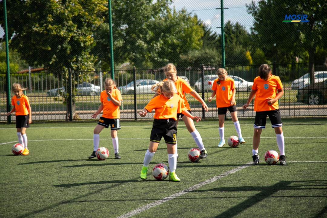 Wakacyjne treningi piłki ręcznej dziewcząt - fot. MOSIR Ostrołęka - zdjęcie #8 - eOstroleka.pl