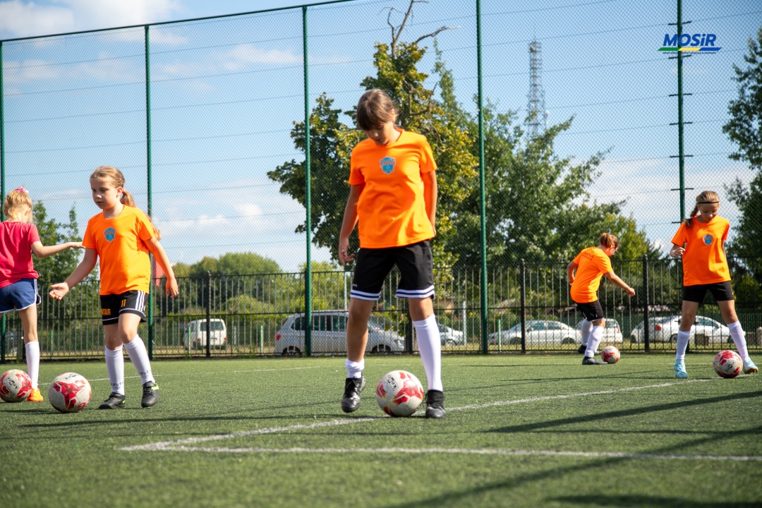 Wakacyjne treningi piłki ręcznej dziewcząt - fot. MOSIR Ostrołęka - zdjęcie #5 - eOstroleka.pl