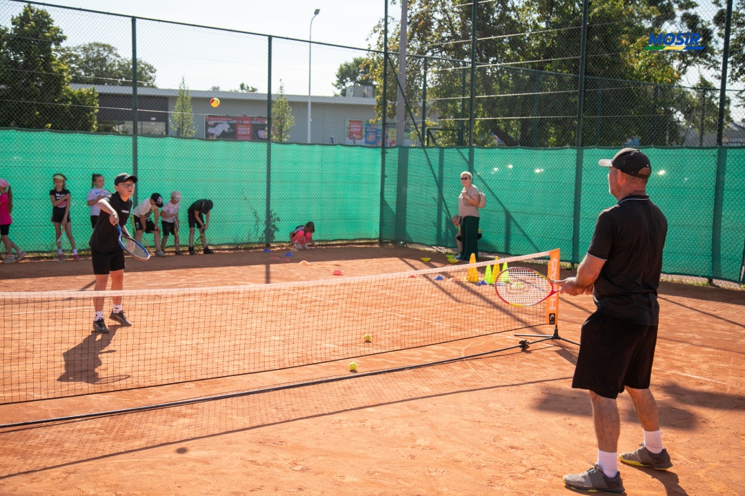 Wakacyjne treningi tenisa - fot. MOSIR Ostrołęka - zdjęcie #21 - eOstroleka.pl